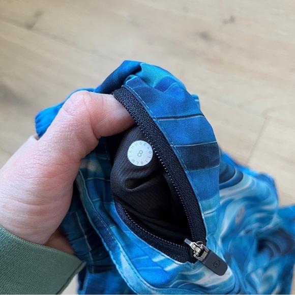 Lululemon Tracker Short V 4" Tidal Multi Sz 8 Blue *G22 - Picture 7 of 7